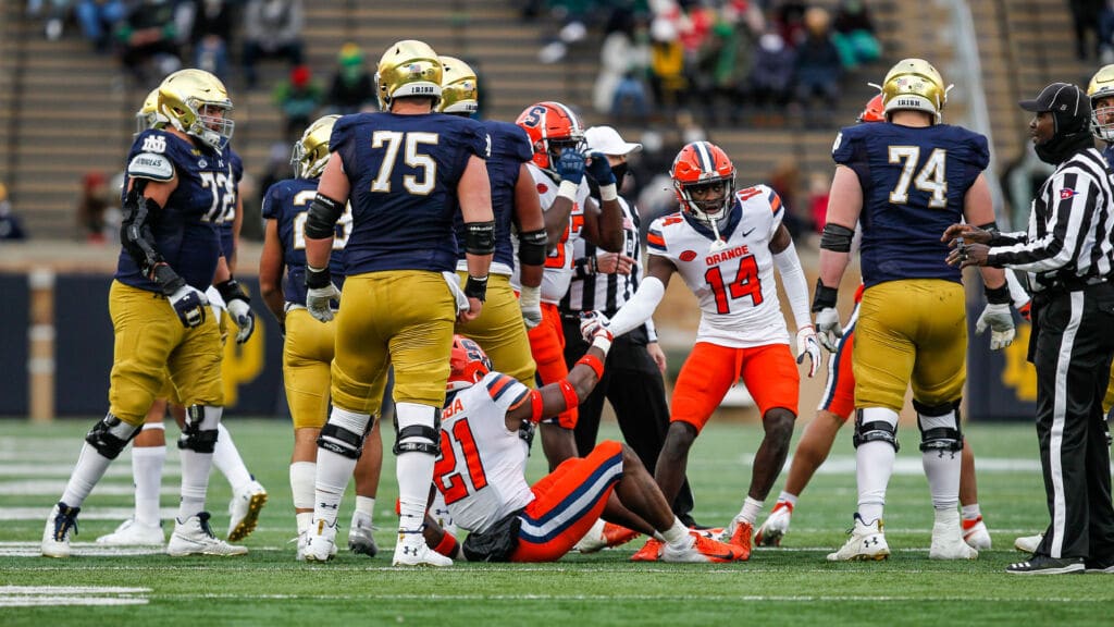 '21 Outlook Offensive Line A Wild Card For Notre Dame Football //